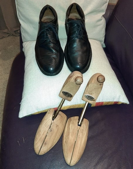 Rockport Oxfords with stretchers